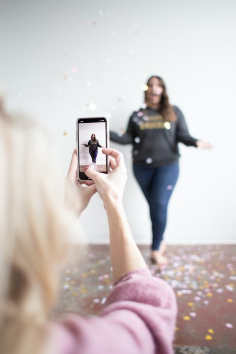 TikTok wird aufgenommen - Synonym für Social Media Musik