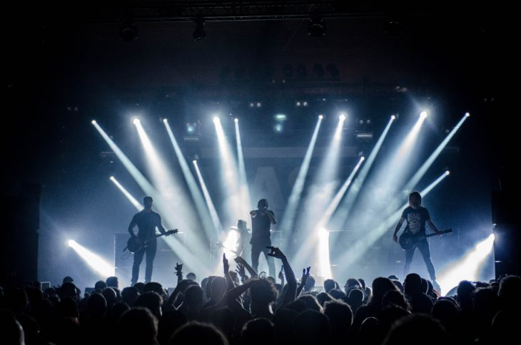 SPH Bandcontest, Bühne mit Band vor großen Publikum
