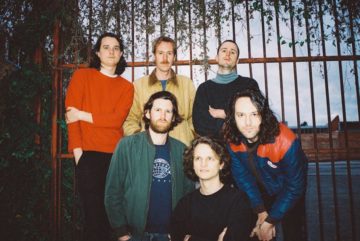 Bandbild der Band King Gizzard And The Lizard Wizard im Retro-Stil