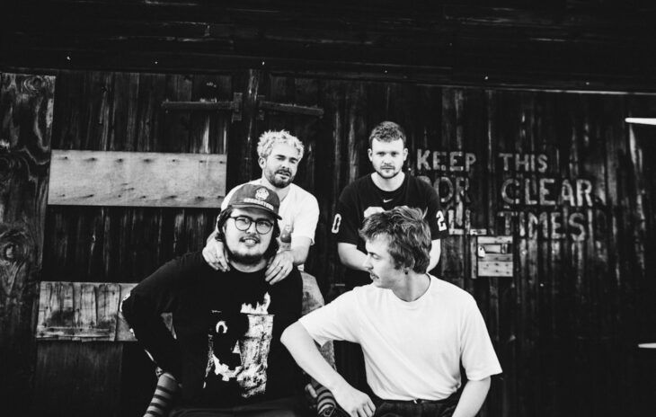 immungsvoll, nahezu verträumt, breitet die kalifornische Showgaze-Band bdrmm in „Be Careful“ eindrucksvoll einen Klangteppich aus, welcher wirklich träumen lässt.