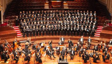 Das Bild zeigt die Aufstellung eines Das Sinfonieorchesters und deren Instrumente. Mehr dazu im Musikmagazin.