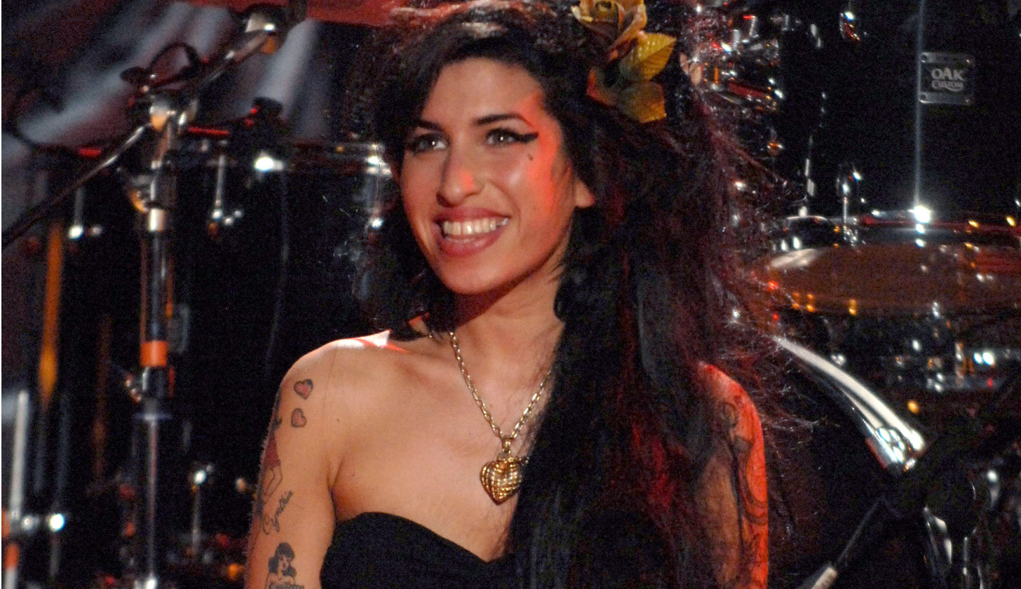 Amy Winehouse bei den Grammys 2008 auf der Bühne