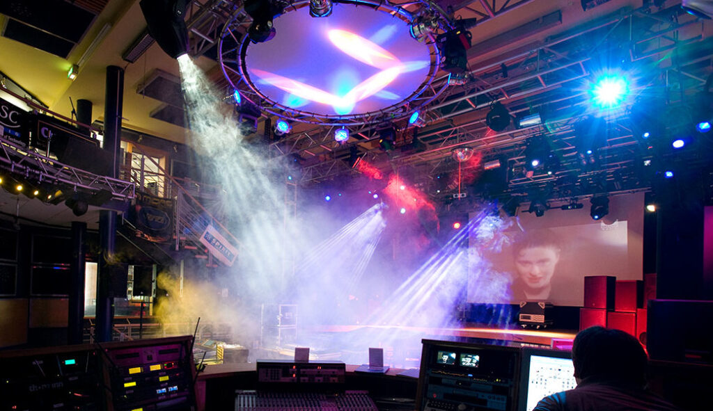 Der Showroom im Musikhaus Thomann ist voll mit Licht- und Tontechnik.