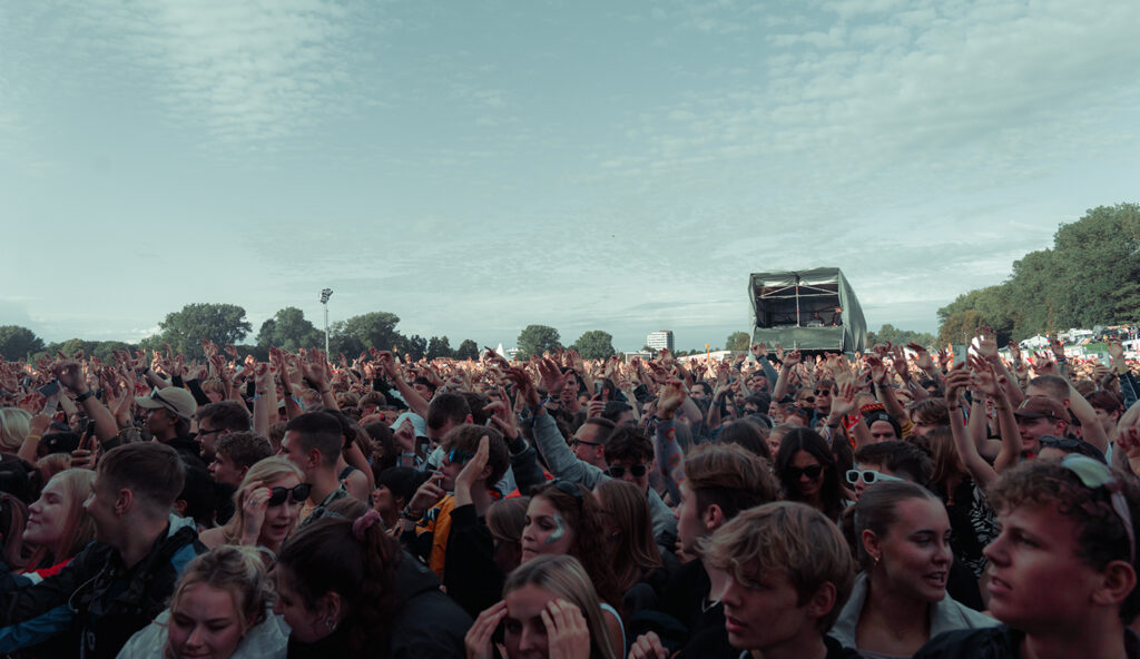 Ski Aggu Live at the Funhouse Festival in Kiel - Crowdfoto